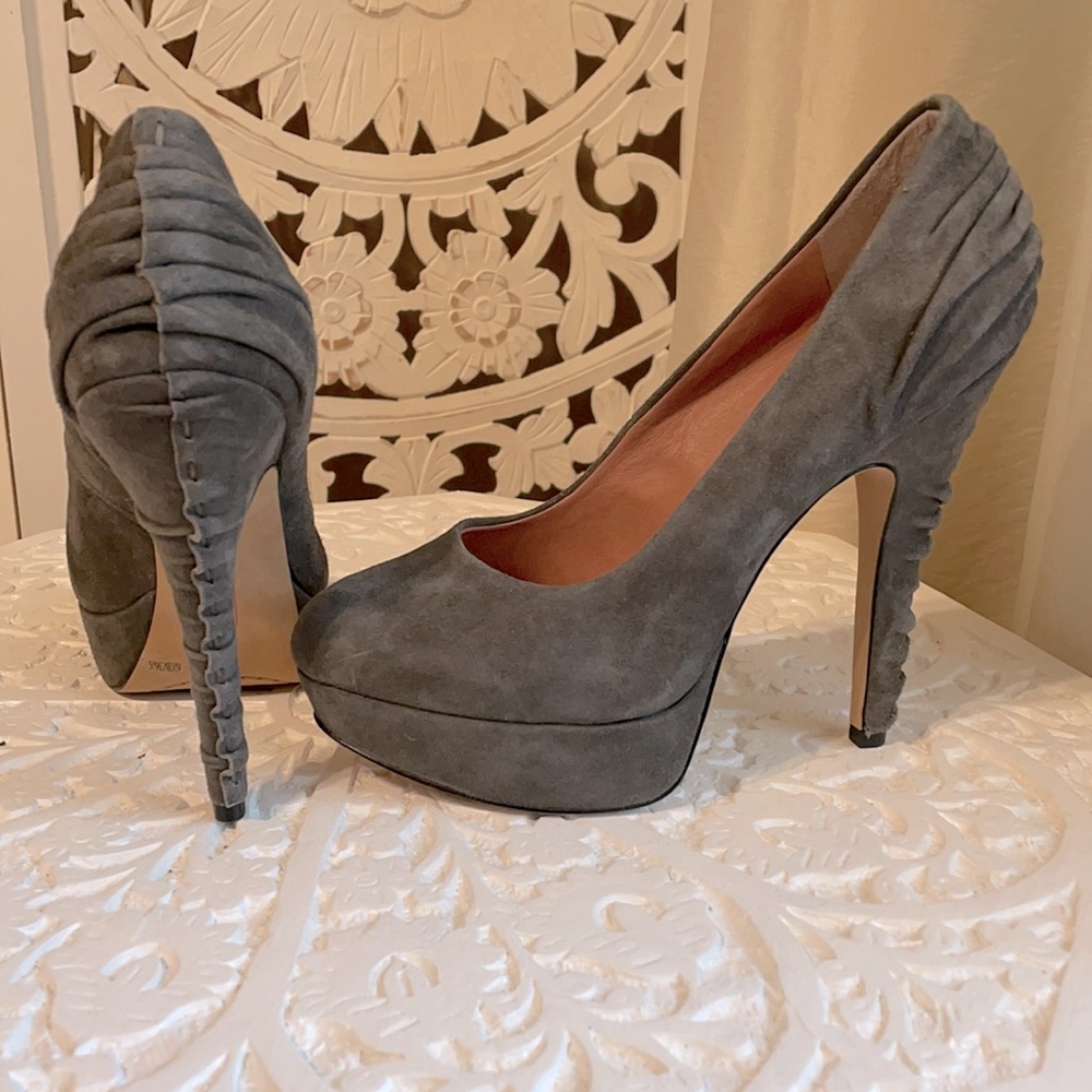 New Vince Camuto gray 5” high heels 1.25 front. leather suede 6.5 vv-mommas